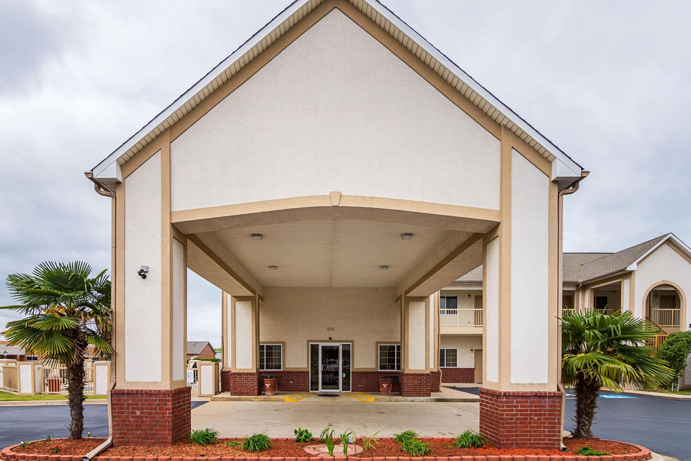 Econo Lodge Inn & Suites Bryant Exterior photo