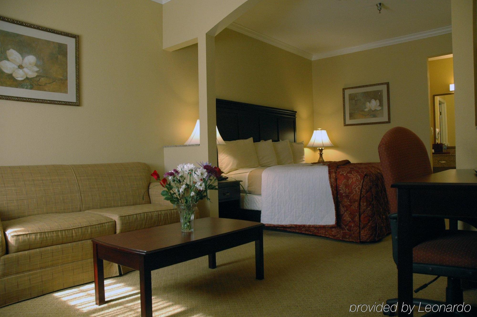 Econo Lodge Inn & Suites Bryant Room photo